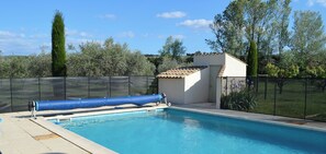 Seasonal outdoor pool, open 9:00 AM to 8:00 PM, pool loungers - La Ramade (Tulette)