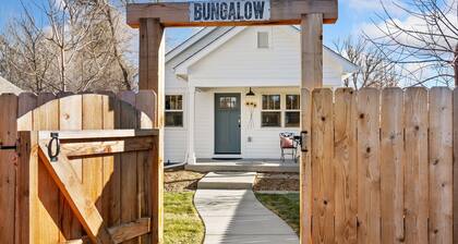 City Park Bungalow Pet Friendly w/ Dog Run