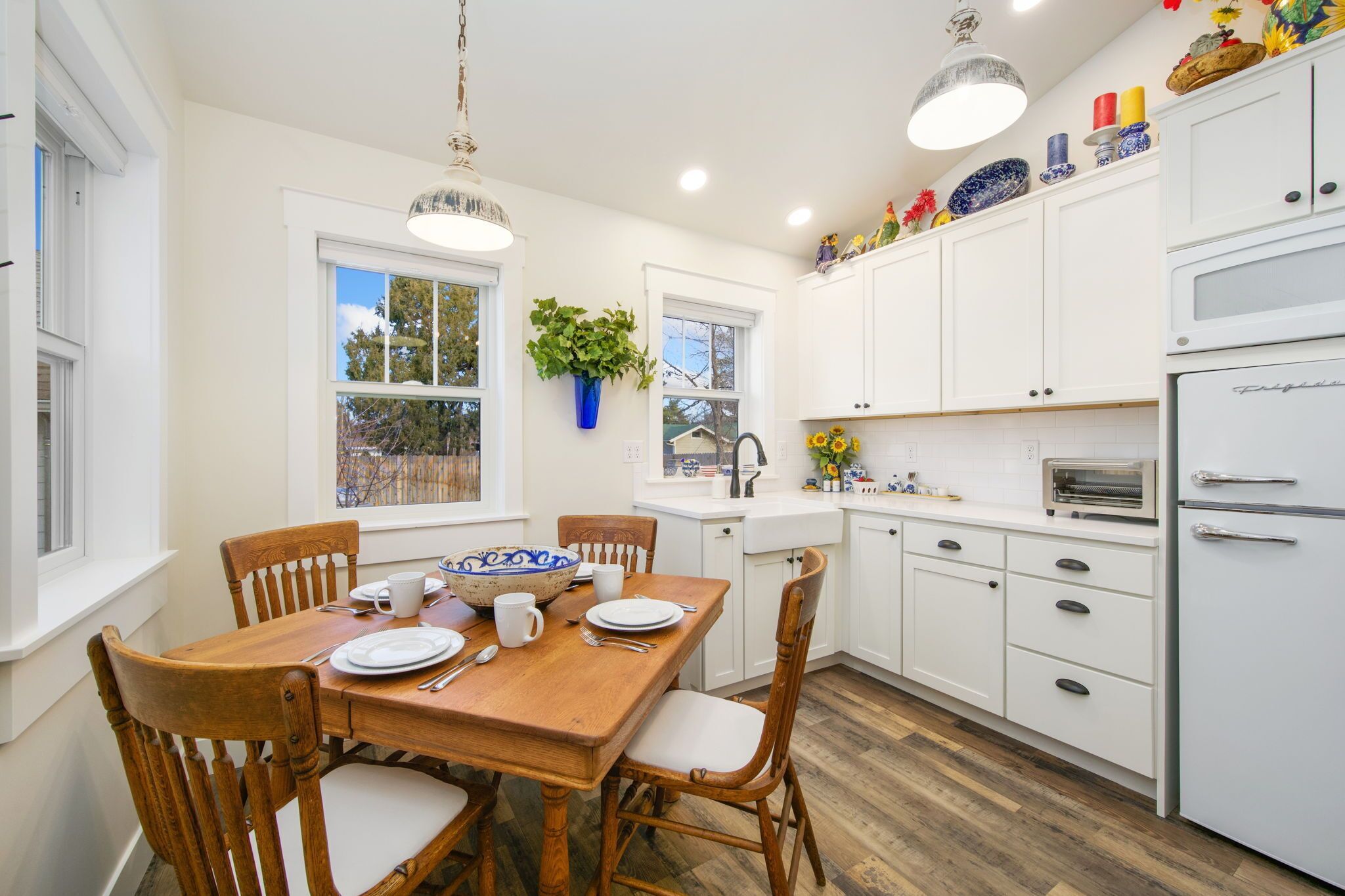 Apartamento, 1 cama Queen, varanda, vista para o jardim (2045 W Mulberry St) | Opções para refeição