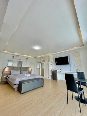 Desk, soundproofing, iron/ironing board, free WiFi - River valley resort (Phu Phiang)