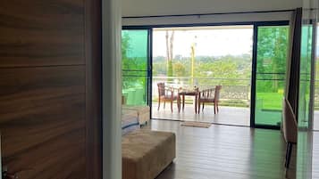 Chambre Standard, vue cour intérieure | Coin séjour