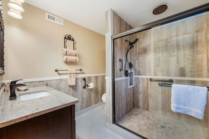 Hair dryer - Monroe Retreat with Mountain Views & Fire Pit! (Monroe)