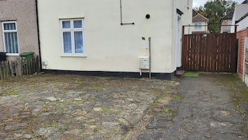 House, 3 Bedrooms, Patio, Garden View | Property grounds