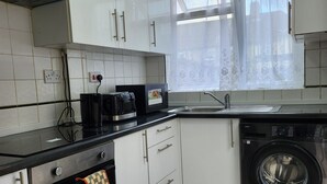 Hus, 3 soverom, terrasse, hageutsikt | Klesvask