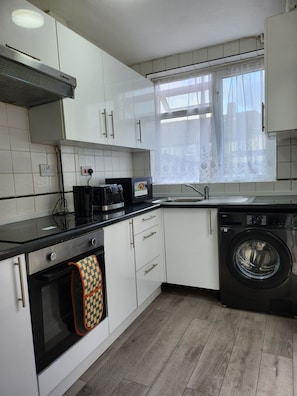 Huis, 3 slaapkamers, patio, uitzicht op tuin | Wasservice