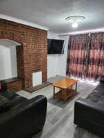 House, 3 Bedrooms, Patio, Garden View | Living room