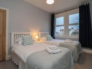 4 bedrooms, individually decorated, individually furnished, free WiFi - South Villa (Whitby)