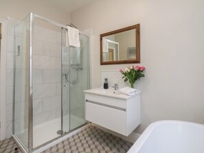Shower - South Villa (Whitby)