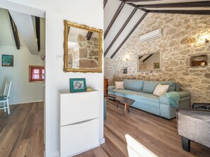 TV - Didini dvori by Interhome (Obrovac)