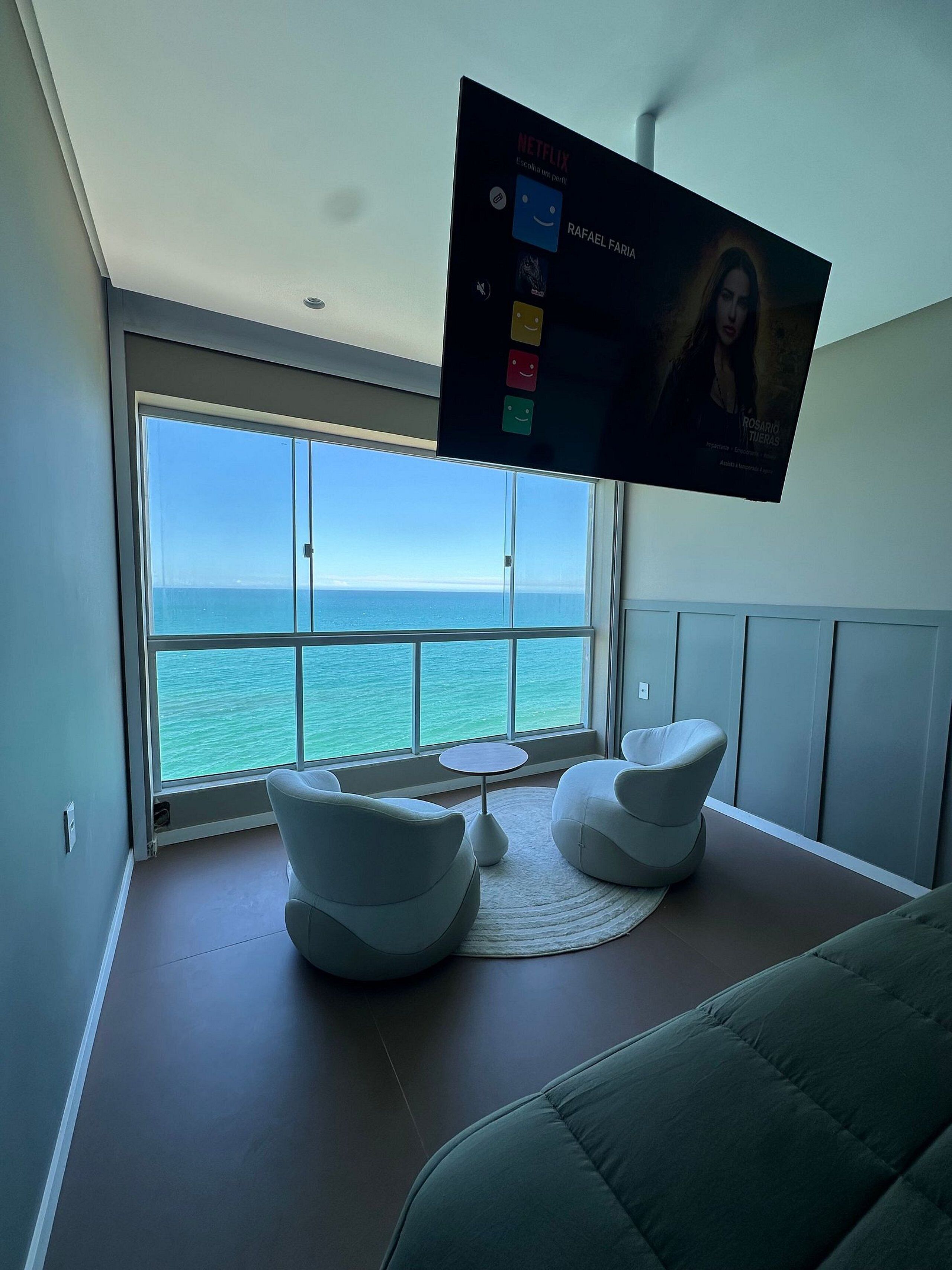 Apartamento conforto | Cortinas blackout, ferros/tábuas de passar roupa, Wi-Fi de cortesia