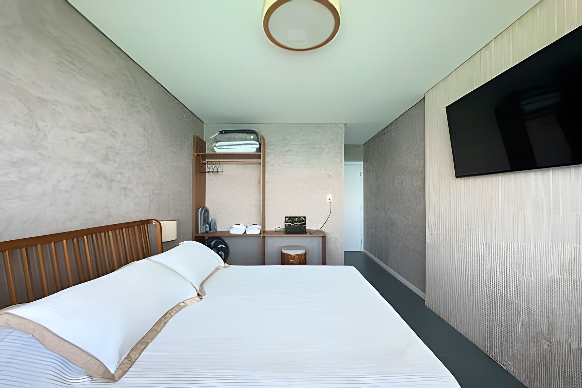 Cortinas blackout, tabla de planchar con plancha y wifi gratis 