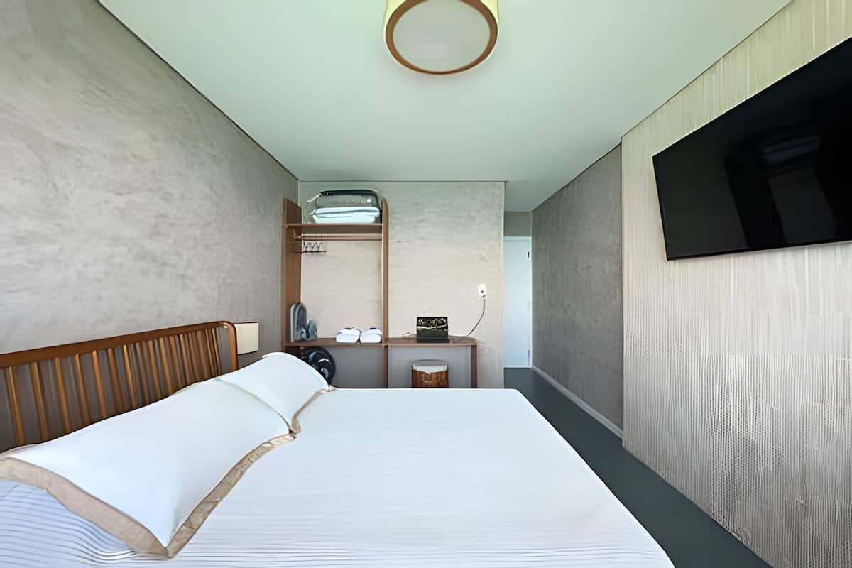 Comfort Apartment | Blackout curtains, iron/ironing board, free WiFi