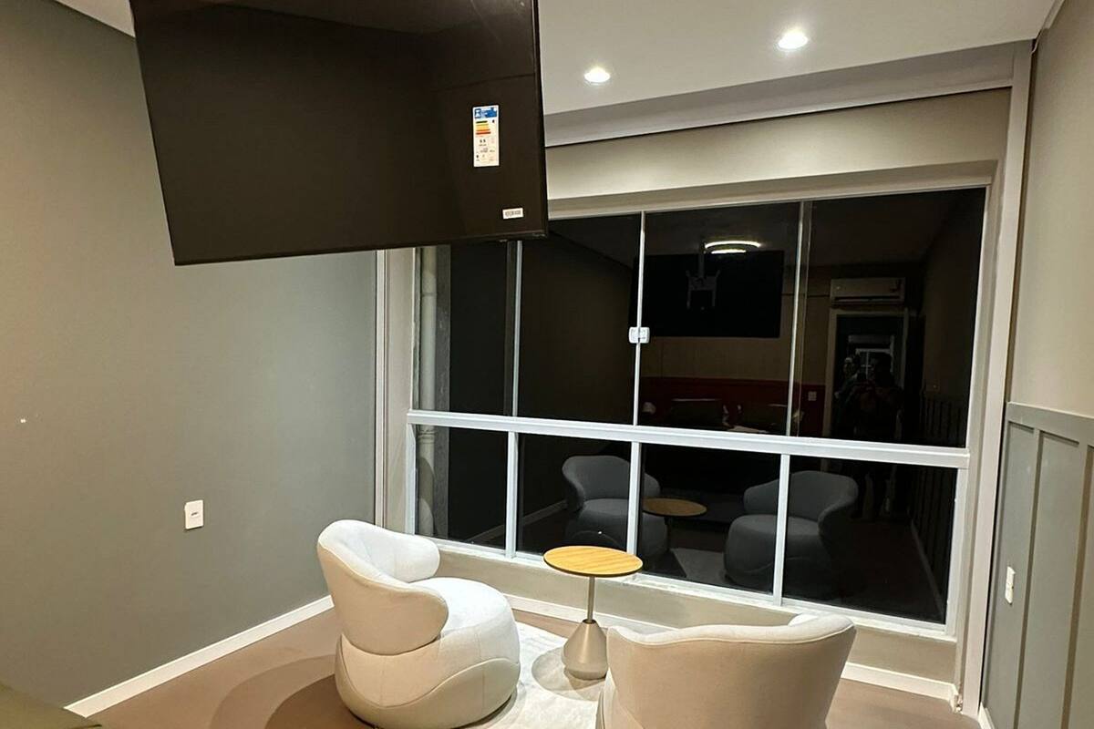 Cortinas blackout, tabla de planchar con plancha y wifi gratis