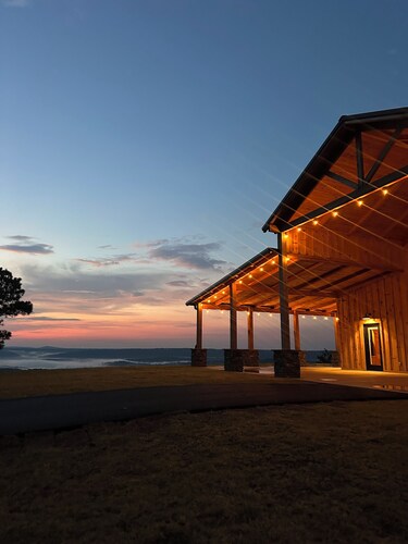 The Pine Crest Barndo