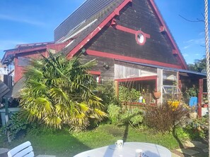 Outdoor dining - Le Paradis des Fleurs by Interhome (Agon-Coutainville)