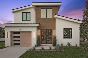 Exterior - The Legacy Trail Oasis • Luxe Pool + Rooftop Deck (Sarasota)
