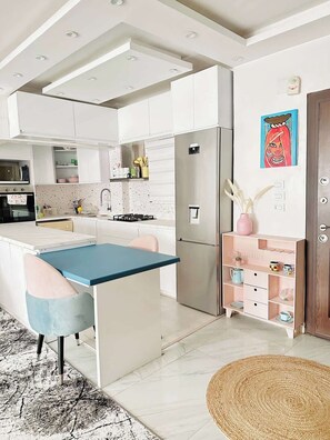 Microwave, oven, stovetop, dishwasher - Flat In The Heart Of Downtown Cairo (Cairo Governorate)