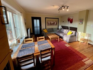 Smart TV, fireplace, DVD player, books - Vacation home directly on the lake 50m to the beach with garden and fireplace (Warin)
