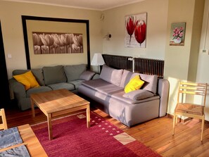 Smart TV, fireplace, DVD player, books - Vacation home directly on the lake 50m to the beach with garden and fireplace (Warin)