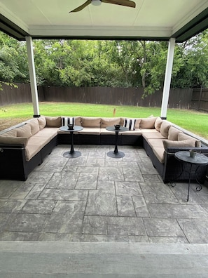 Terrace/patio - Escape to our modern Fort Worth estate! This spacious retreat features a bright, open-concept layout perfect for families or groups. Enjoy a fully-equipped kitchen, a master suite with a soaking tub, and a private patio. (Fort Worth)