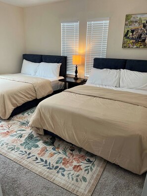 Free WiFi, bed sheets - Comfortable & Modern Home near TCU-Downtown-Shops (Fort Worth)