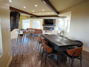 Dining - Caribbean Cove at Bear Lake (Sleeps 14) Lakefront (Fish Haven)
