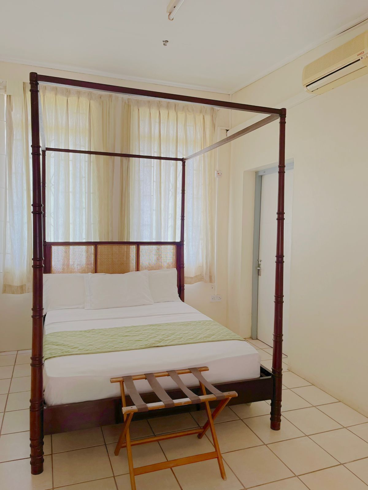 Bügeleisen/Bügelbrett, WLAN