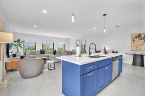 Interior - Miami Palm Villas - Family - Entire 8BR-6BA (Miami)
