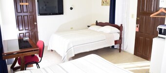 6-bedroom studio in marvelous Belize City with air conditioning