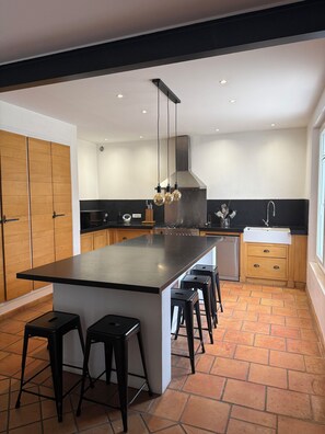 Fridge, microwave, oven, stovetop - Large country house near Mont Ventoux (Carpentras)