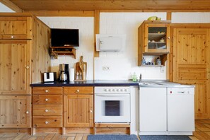 Frigorífico, horno, placa de cocina y cafetera o tetera
