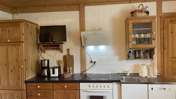 Frigorífico, horno, placa de cocina y lavavajillas