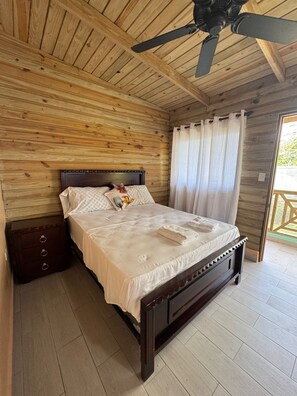 3 makuuhuonetta, silitysrauta/-lauta, internet, vuodevaatteet