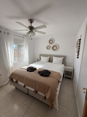 5 chambres, coffres-forts dans les chambres, fer et planche à repasser