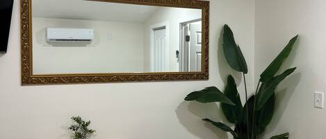 1 habitación, tabla de planchar con plancha, wifi gratis y ropa de cama