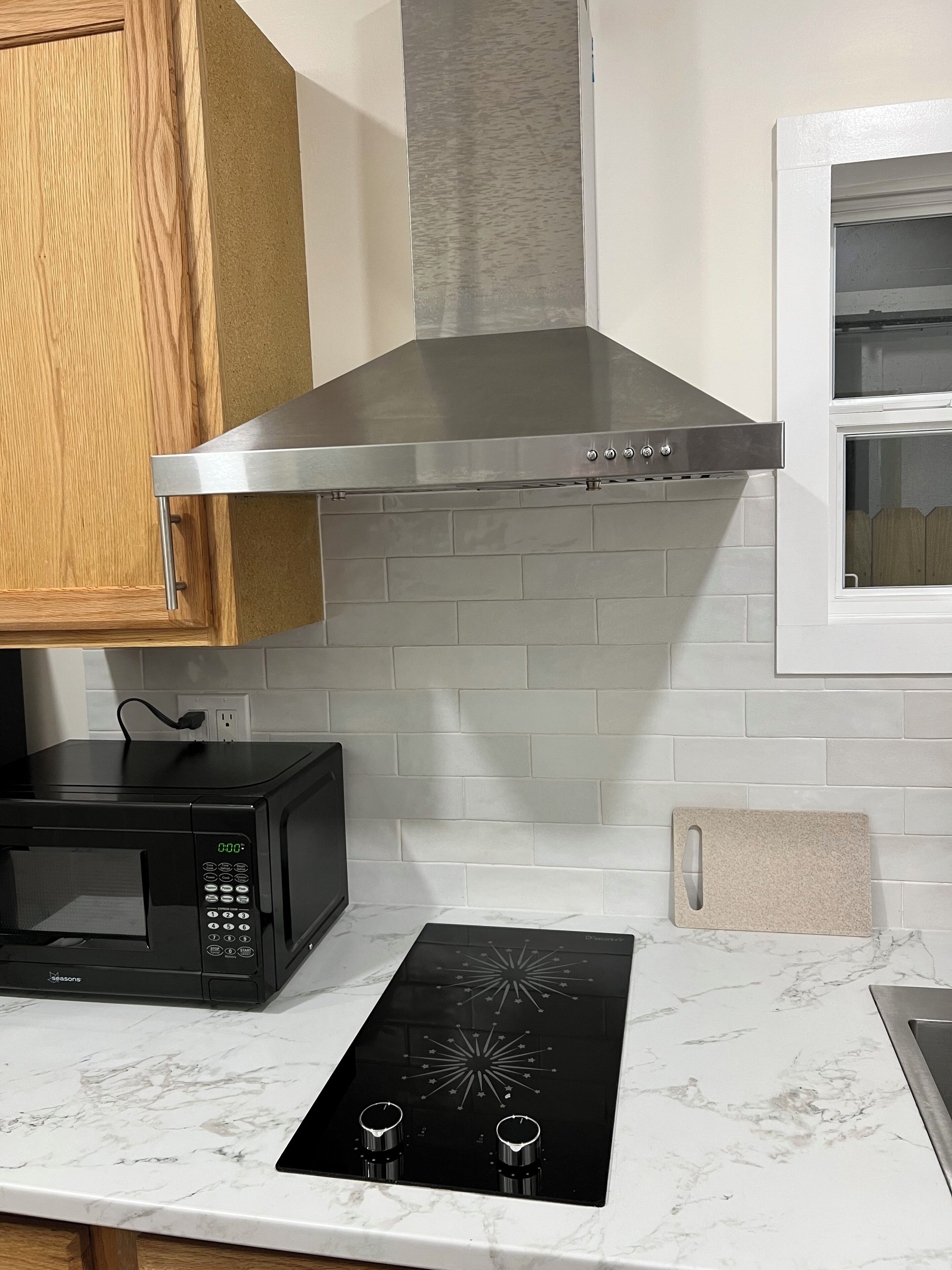 Fridge, microwave, coffee/tea maker, cookware/dishes/utensils