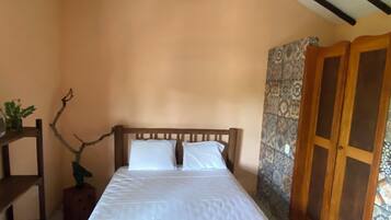 Habitación Confort doble, no fumadores, vistas al jardín | Espacio para trabajar con un portátil y wifi gratis