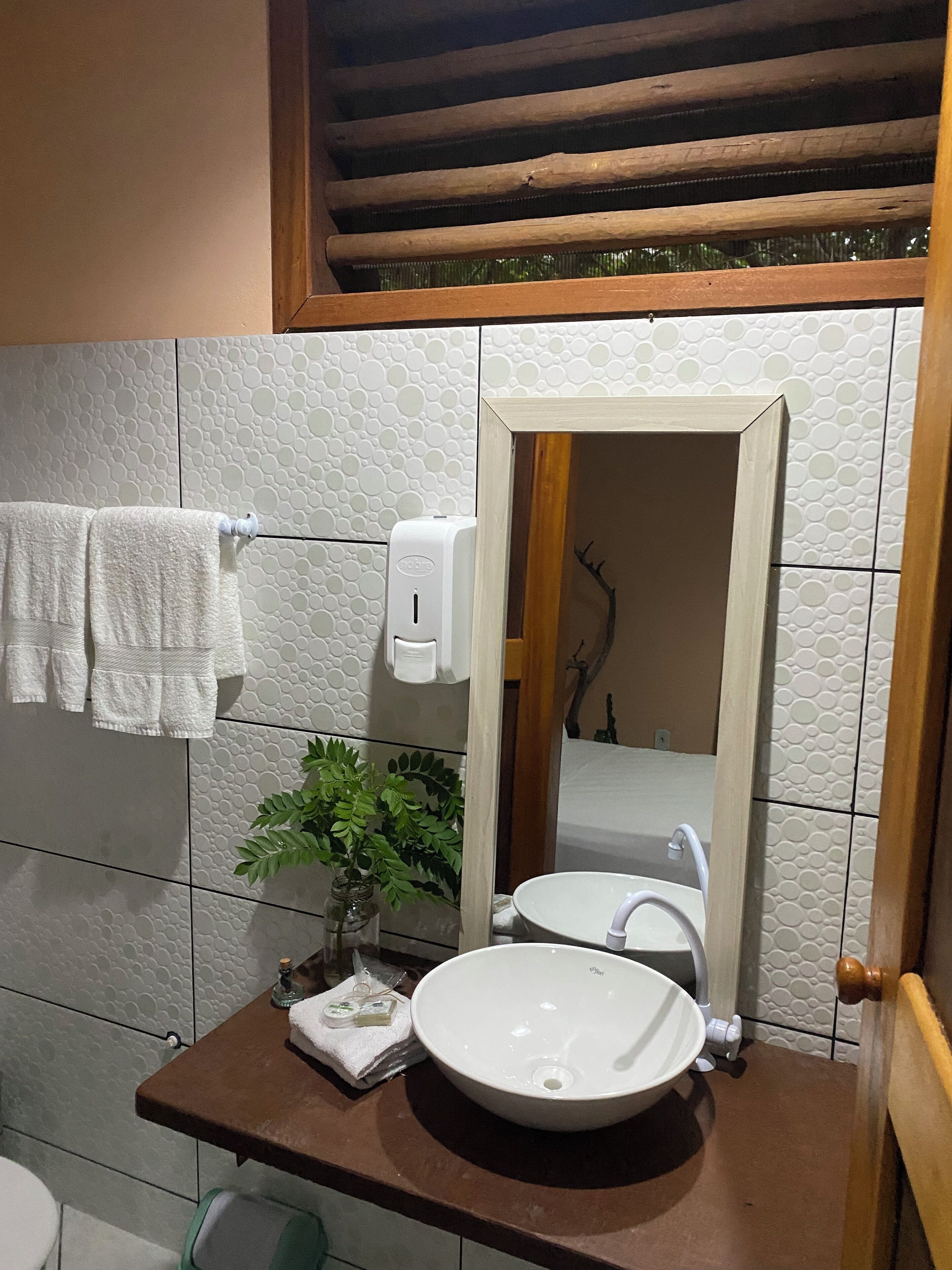 Chambre Double Confort, non-fumeur, vue jardin | Salle de bain