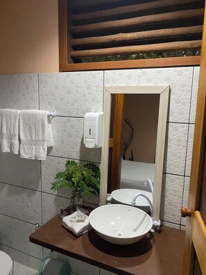 Comfort Double Room, Non Smoking, Garden View | Bathroom - Caraiva dos Sonhos (Porto Seguro)