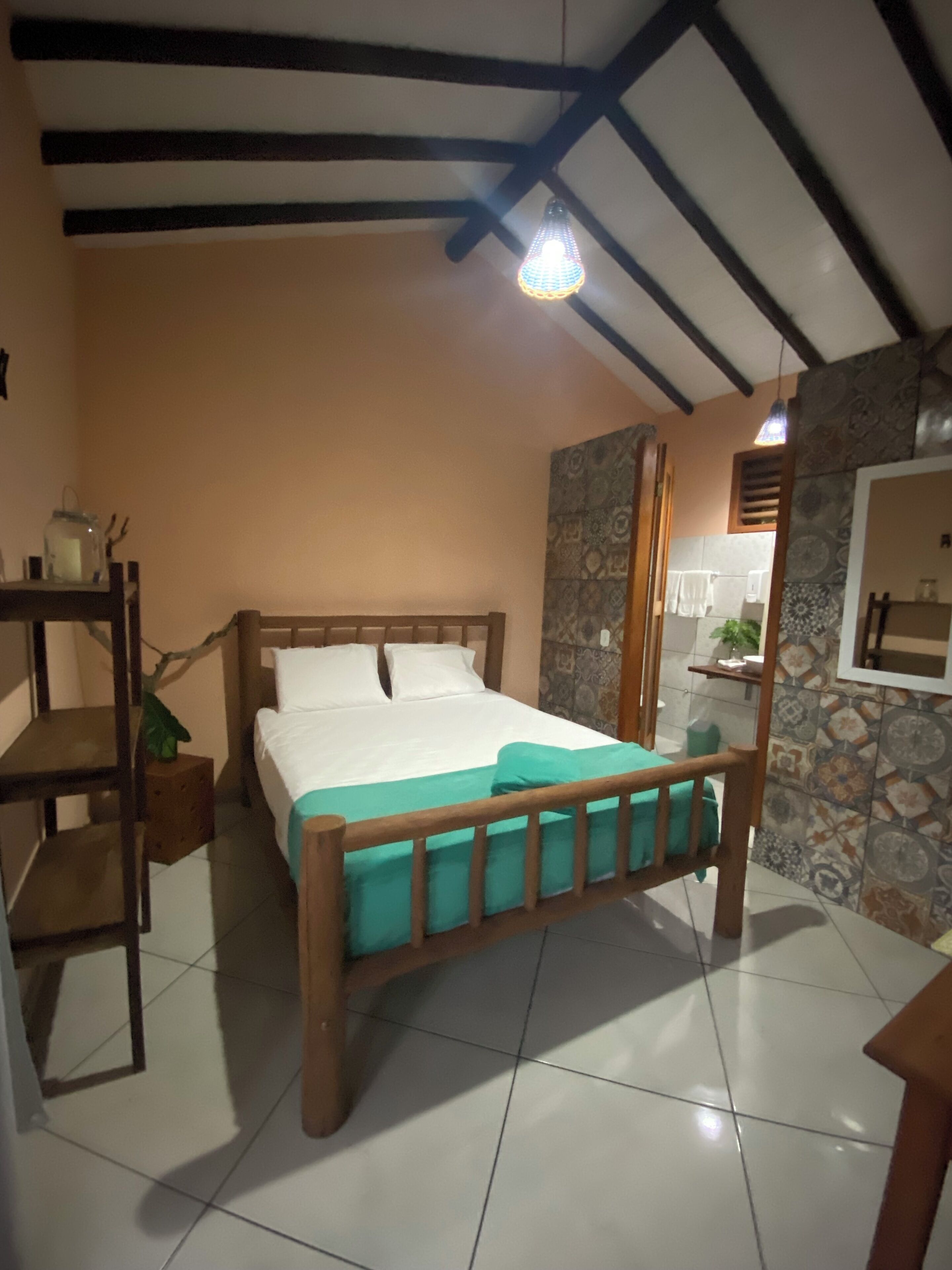 Espacio para trabajar con laptop y wifi gratis 