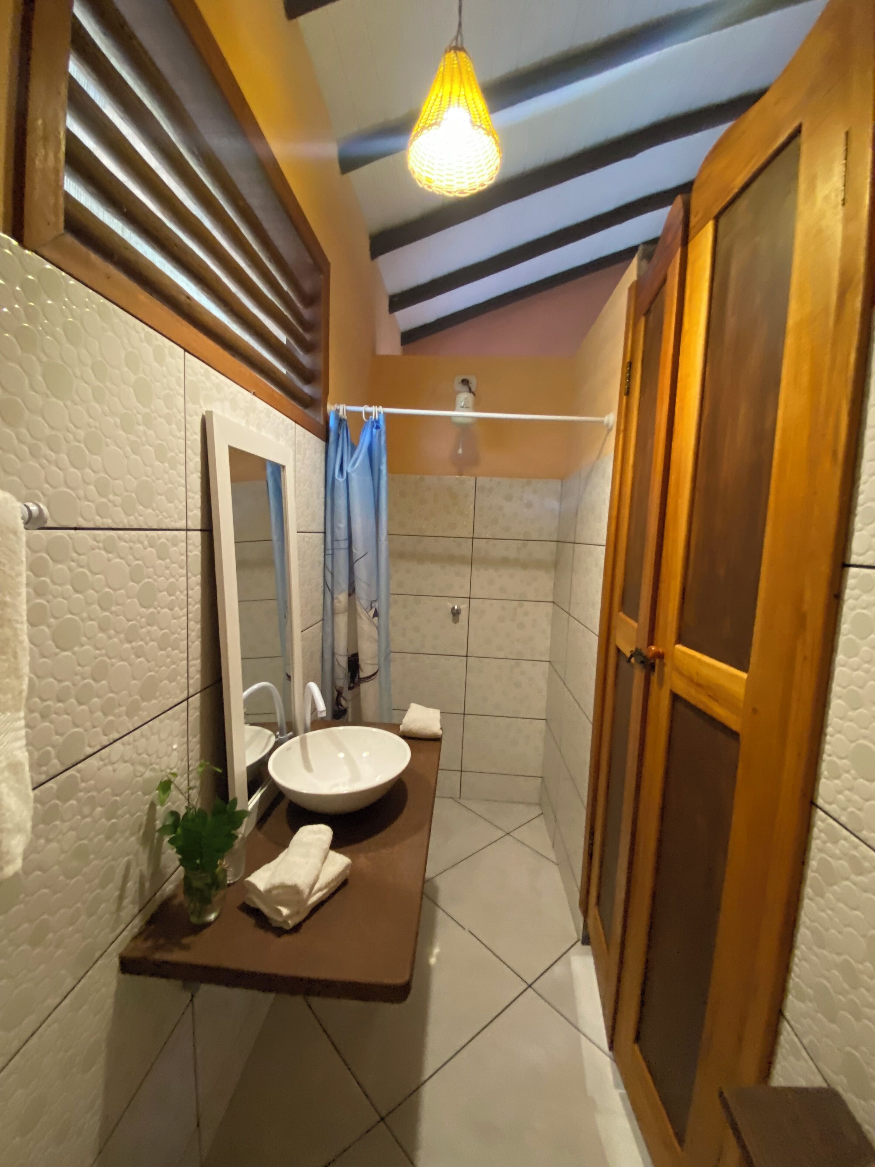Classic Double Room, Garden View | Bathroom | Towels, soap, toilet paper