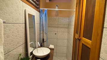 Classic Double Room, Garden View | Bathroom | Towels, soap, toilet paper