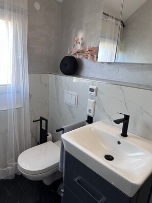 Bruser, hårtørrer, håndklæder