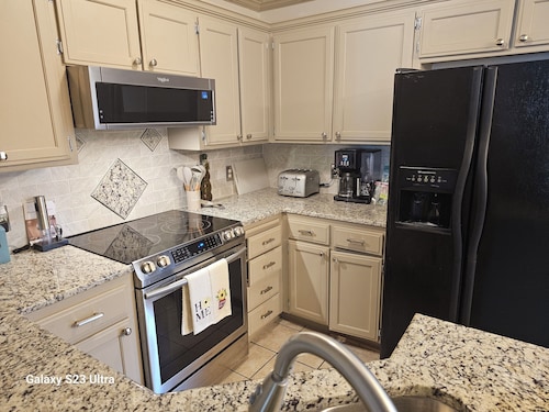 Charming 3-bedroom house with AC in peaceful Moore. Pets welcome