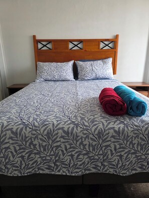 1 bedroom, internet, bed sheets - Room with balcony downtown Punta Arenas (Punta Arenas)