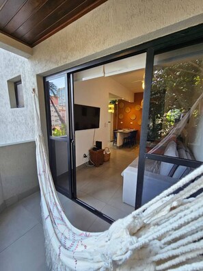 Interior - Steps from Blue Flag Tombo Beach (Guarujá)