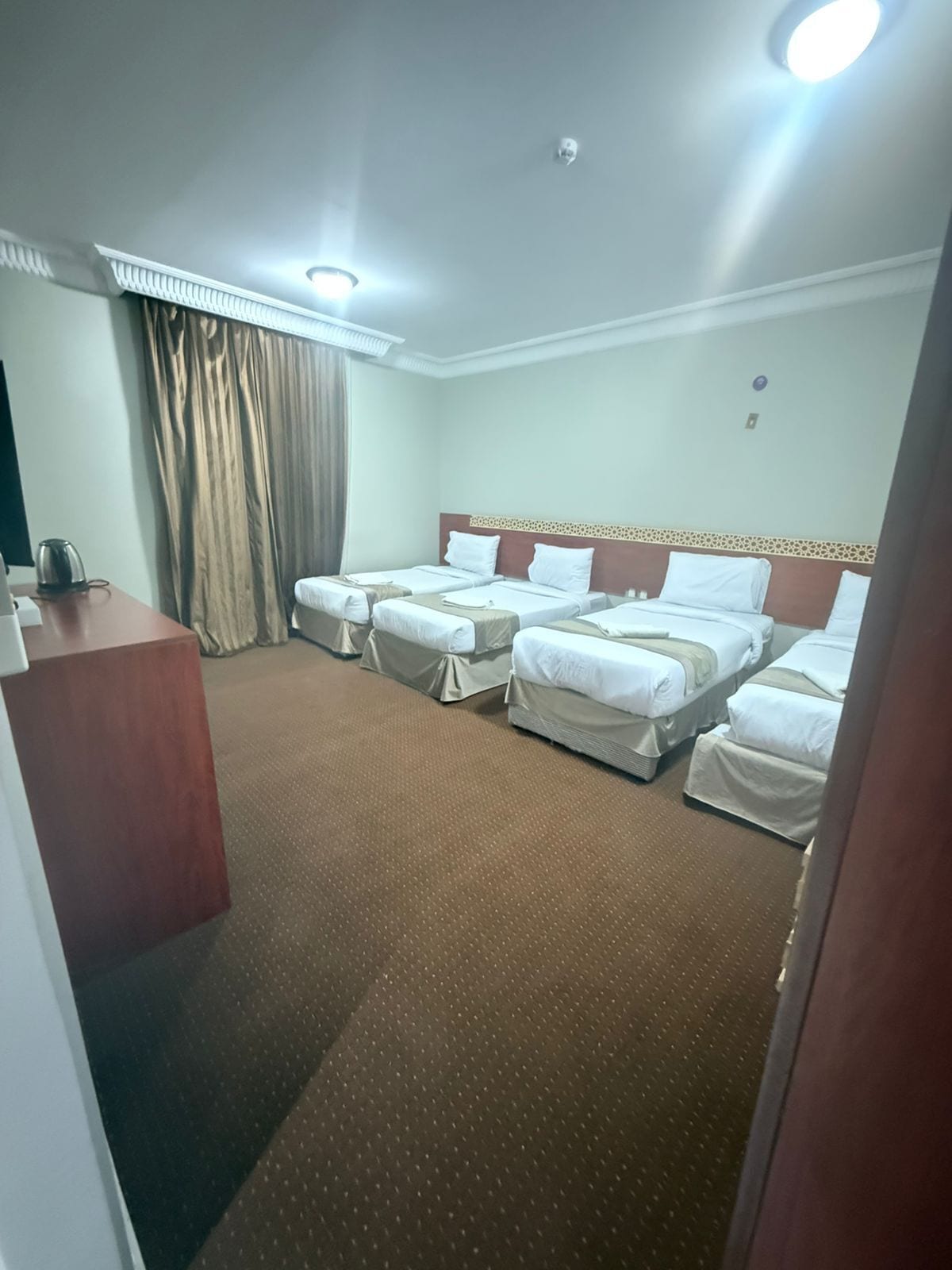Deluxe Quadruple Room | Minibar, free WiFi, bed sheets