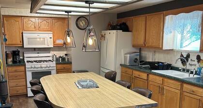 Soothing 3-bedroom farmhouse with AC on 2 acres just outside of Sergeant Bluff