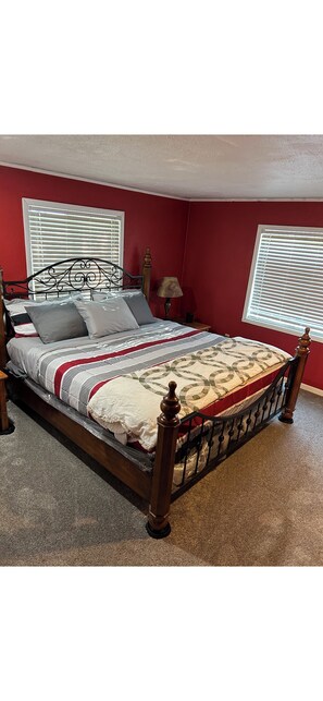 3 habitaciones, tabla de planchar con plancha, wifi y ropa de cama