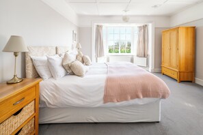 7 Schlafzimmer, Bügeleisen/Bügelbrett, Reisekinderbett, kostenloses WLAN